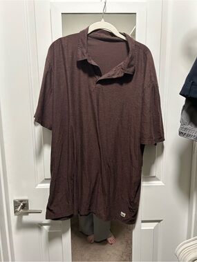 Vuori Men’s Strato Tech Performance
Polo in Mahogany Heather, Size XXL
